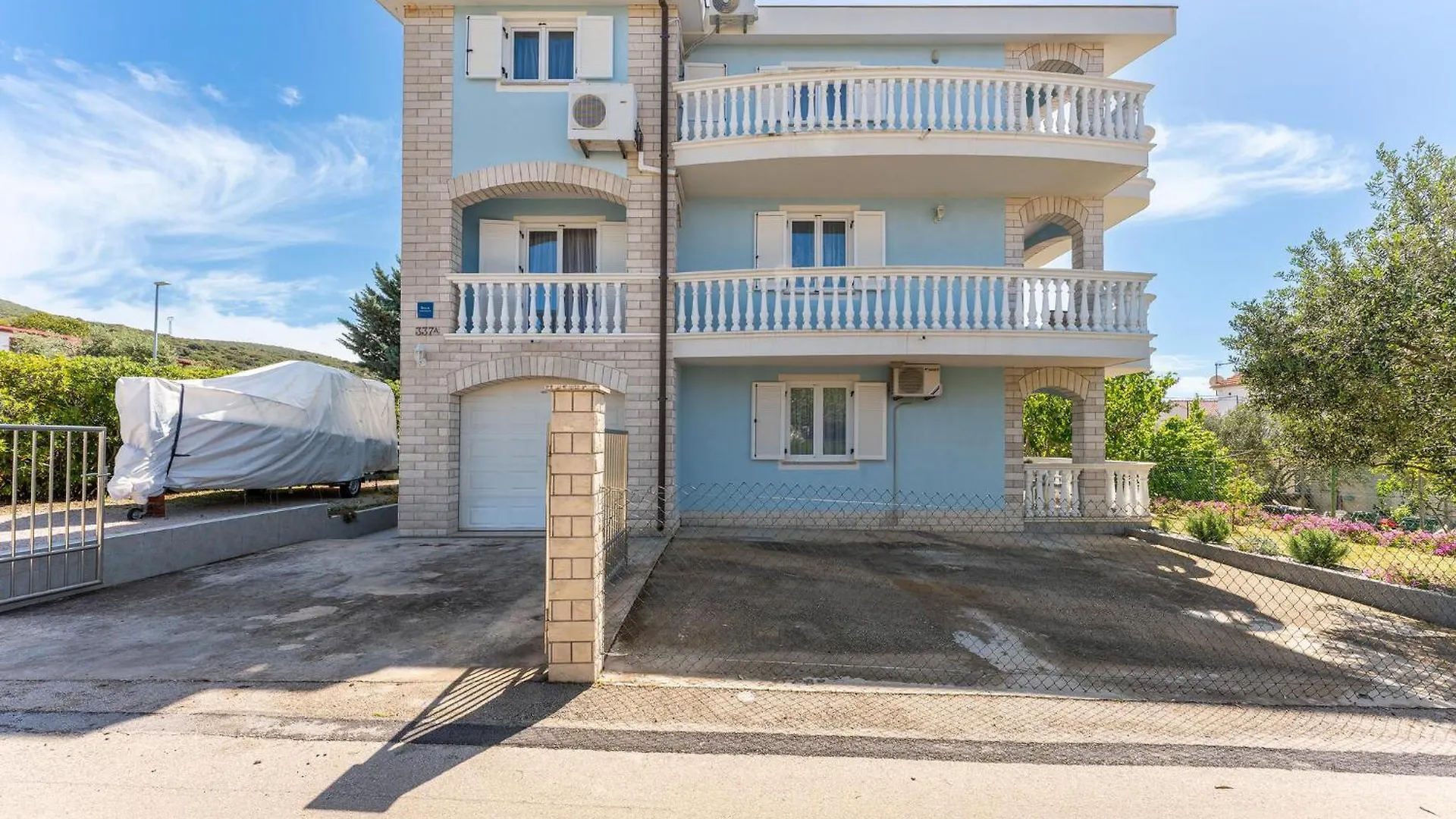 1 Bedroom Cozy Apartment In Свети-Филип-и-Яков