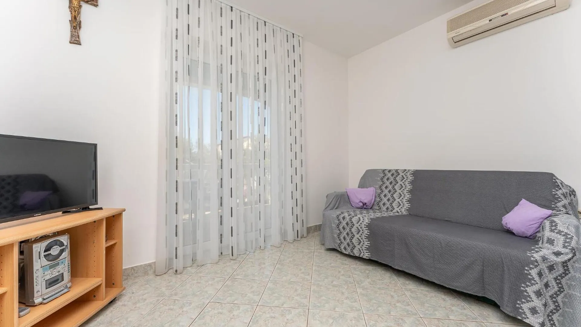 1 Bedroom Cozy Apartment In Свети-Филип-и-Яков Хорватия